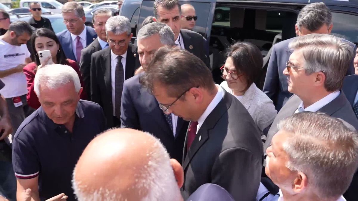 Özgür Özel, “YENİ Parti fidanı”nı dikti
